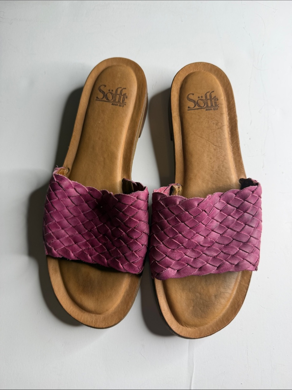 Sofft Ardee slide sandals in a pink woven leather design size 11